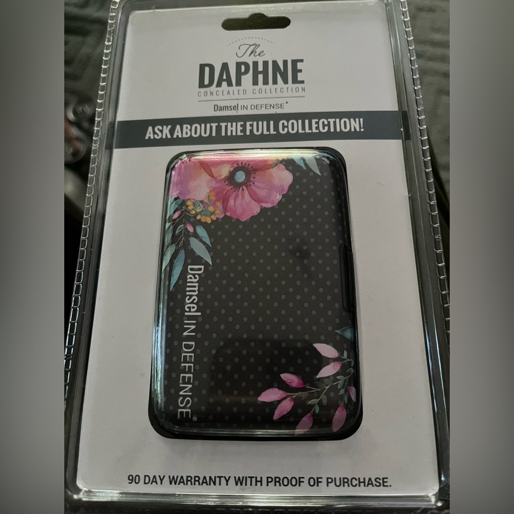 Damsel in Defense Hard Shelly RFID wallet